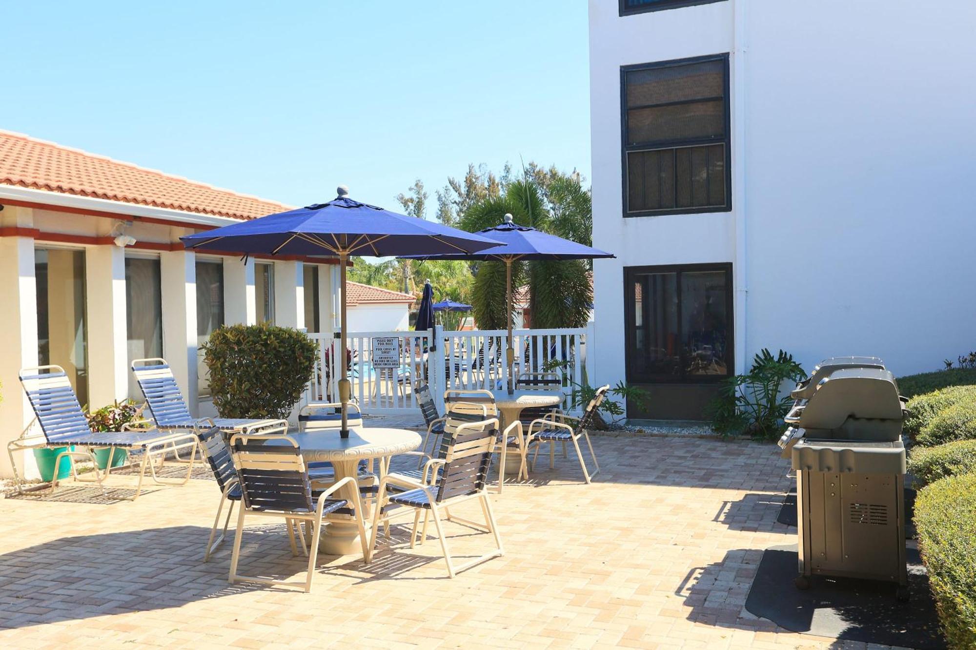 Updated Condo With Pool, Walk To Crescent Beach & Restaurants! Sarasota Exteriör bild