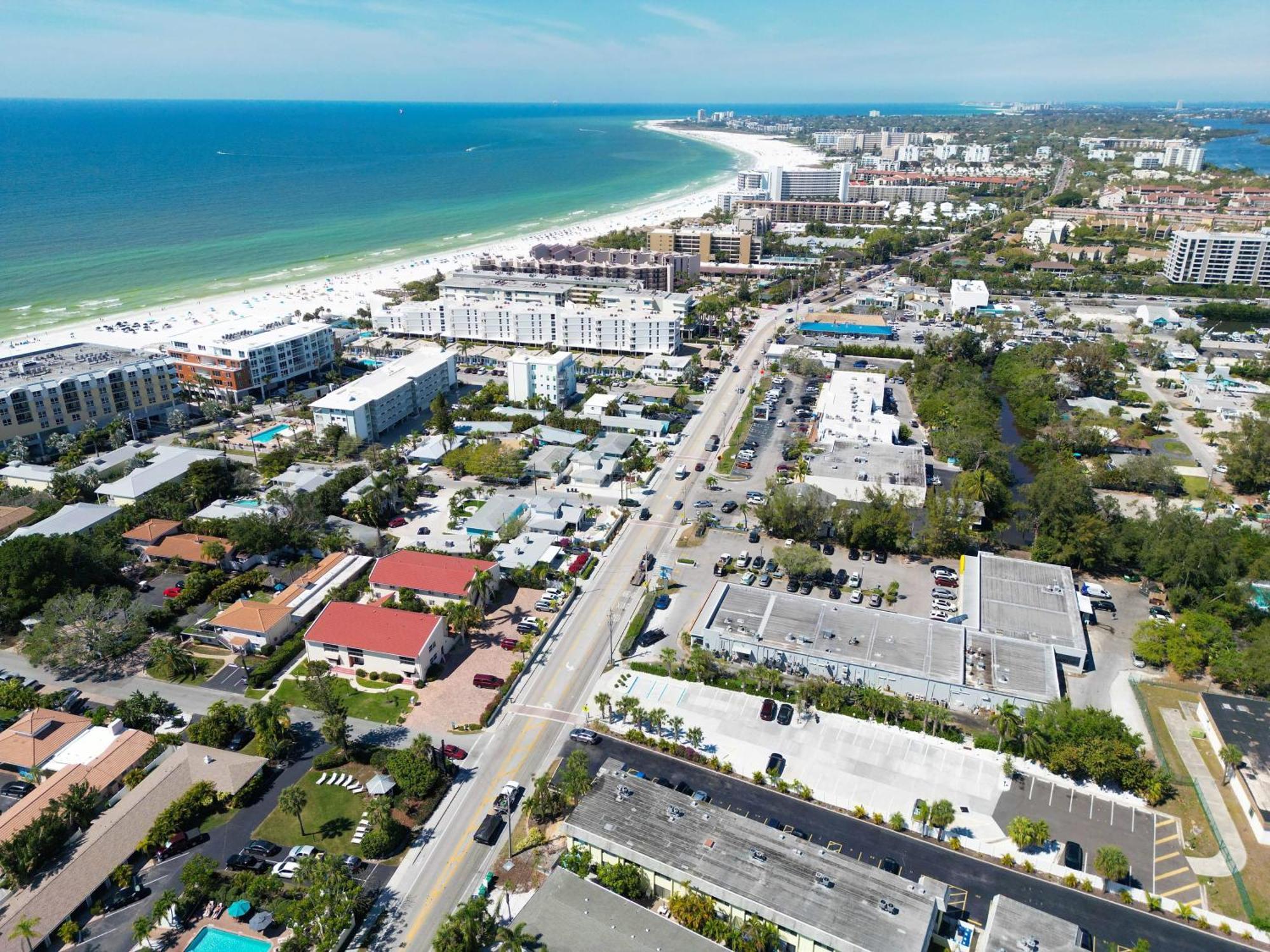 Updated Condo With Pool, Walk To Crescent Beach & Restaurants! Sarasota Exteriör bild