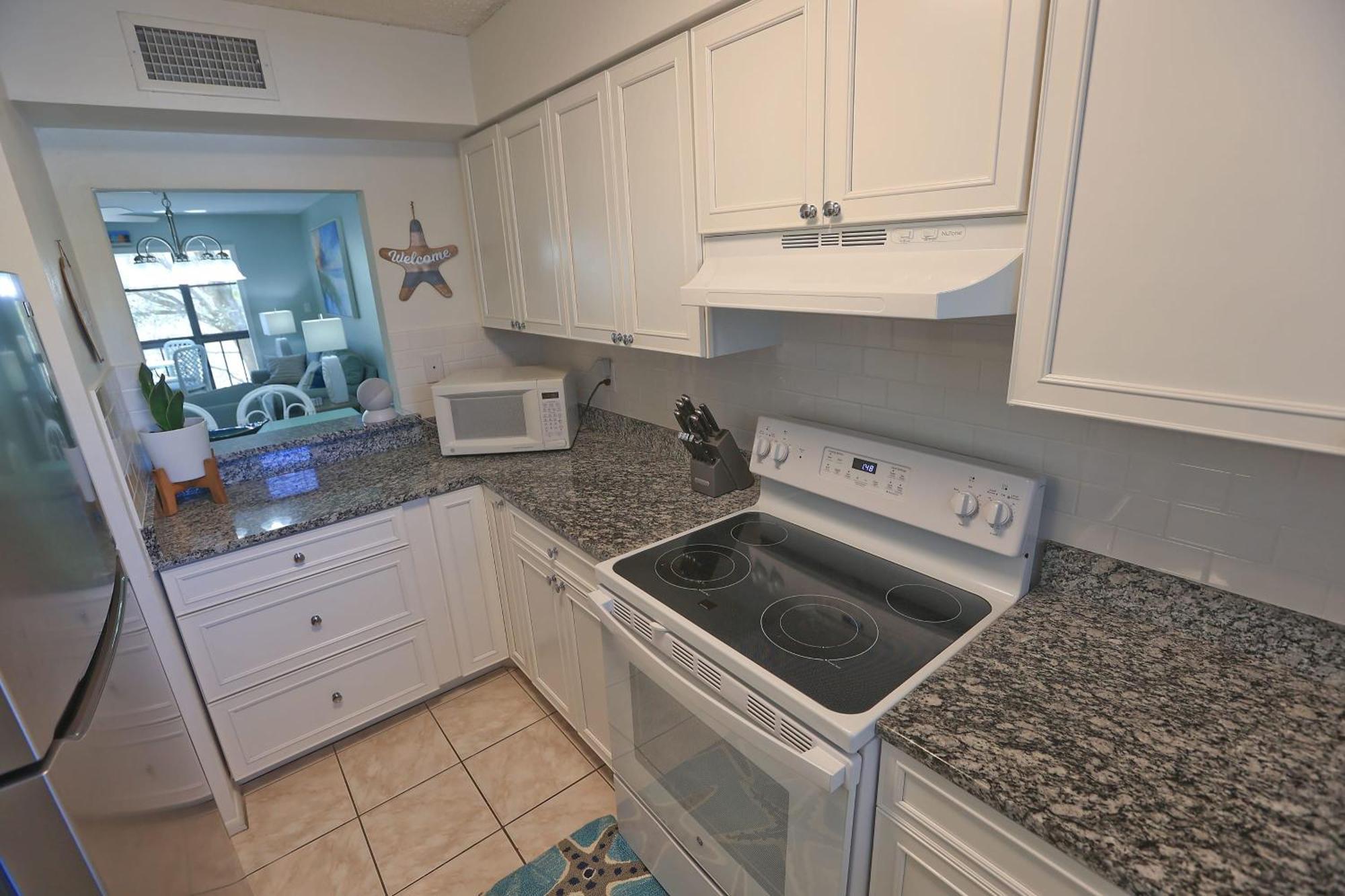 Updated Condo With Pool, Walk To Crescent Beach & Restaurants! Sarasota Exteriör bild