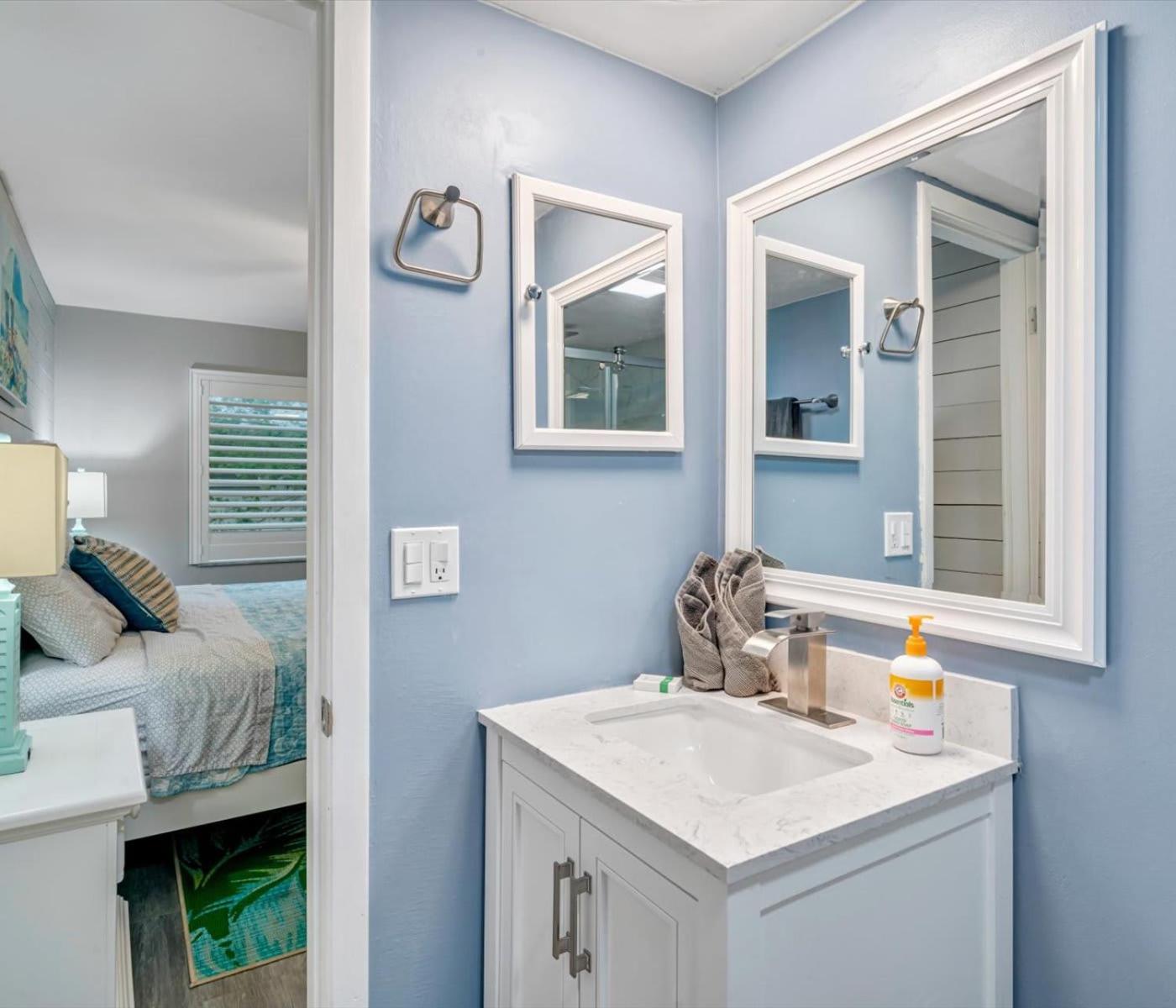 Updated Condo With Pool, Walk To Crescent Beach & Restaurants! Sarasota Exteriör bild