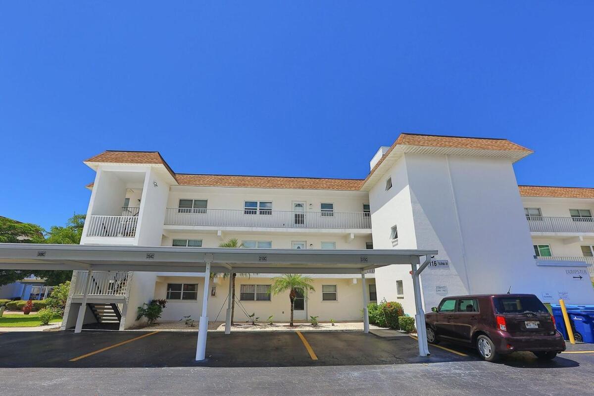 Updated Condo With Pool, Walk To Crescent Beach & Restaurants! Sarasota Exteriör bild