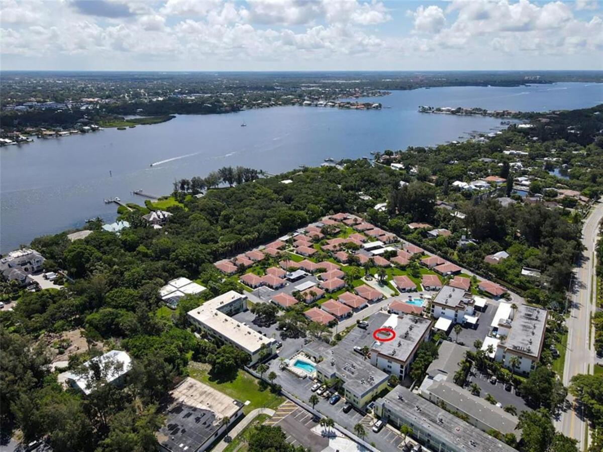 Updated Condo With Pool, Walk To Crescent Beach & Restaurants! Sarasota Exteriör bild