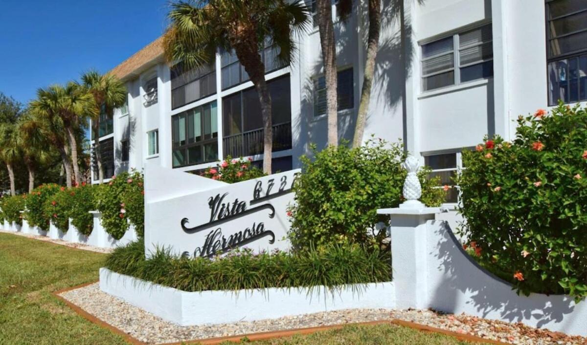 Updated Condo With Pool, Walk To Crescent Beach & Restaurants! Sarasota Exteriör bild