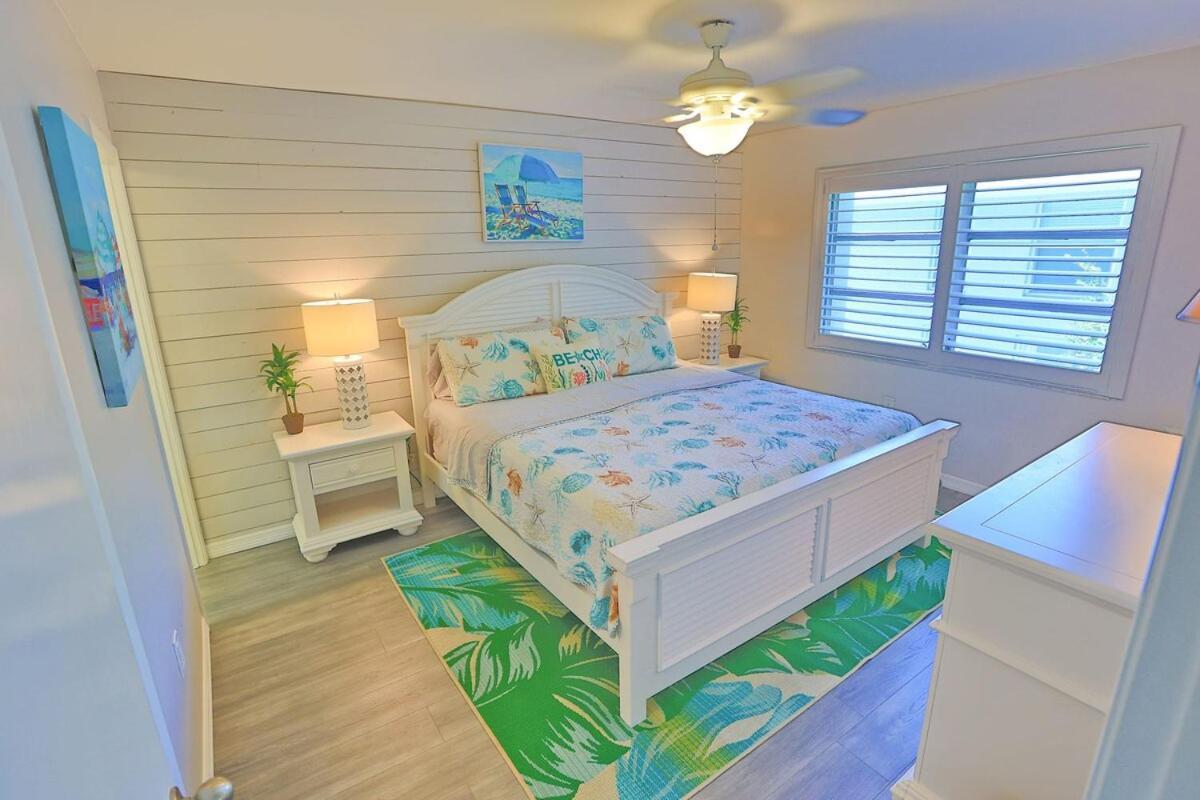 Updated Condo With Pool, Walk To Crescent Beach & Restaurants! Sarasota Exteriör bild