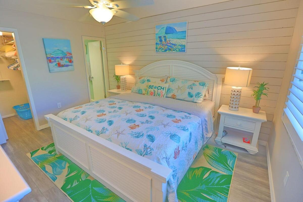 Updated Condo With Pool, Walk To Crescent Beach & Restaurants! Sarasota Exteriör bild