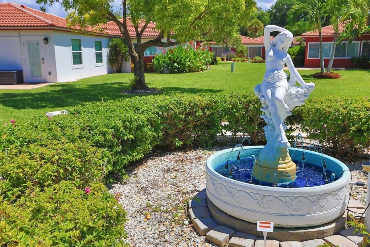 Updated Condo With Pool, Walk To Crescent Beach & Restaurants! Sarasota Exteriör bild